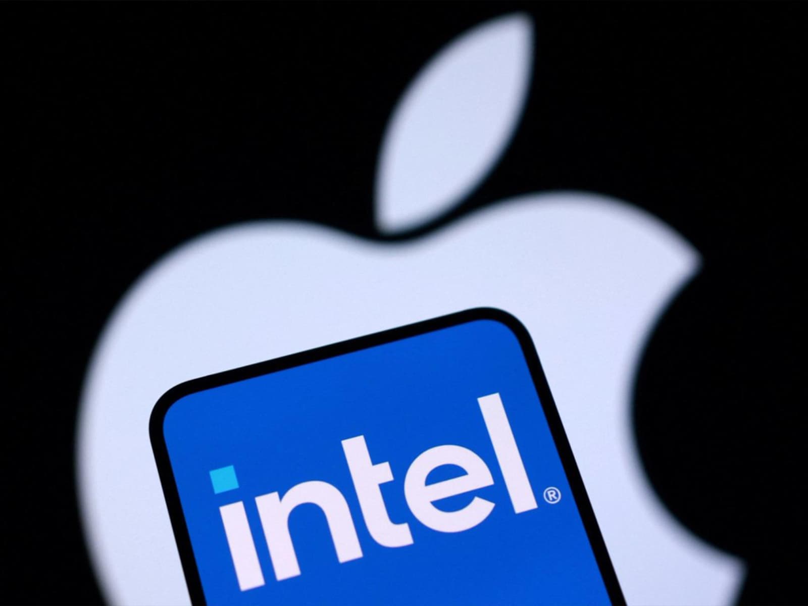 Bukan Beli Prosesor, Apple dan Intel Dilaporkan Kembali Kerja Sama Bikin Chip!